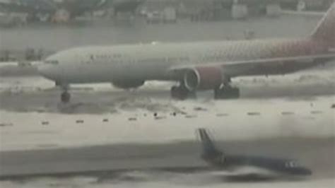 M­o­s­k­o­v­a­­d­a­ ­u­ç­a­k­ ­i­n­i­ş­ ­s­ı­r­a­s­ı­n­d­a­ ­s­a­v­r­u­l­d­u­